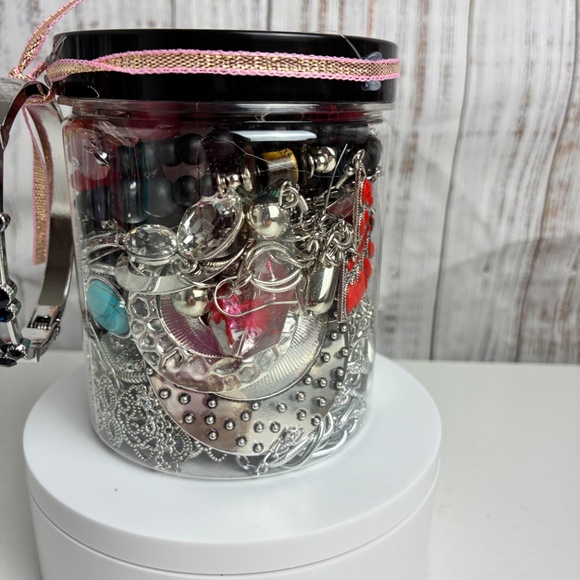 Mystery Treasure 16 oz Jar - Lot 0256 - Picture 6 of 7